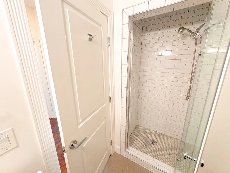 Building Photo - 835 35th St