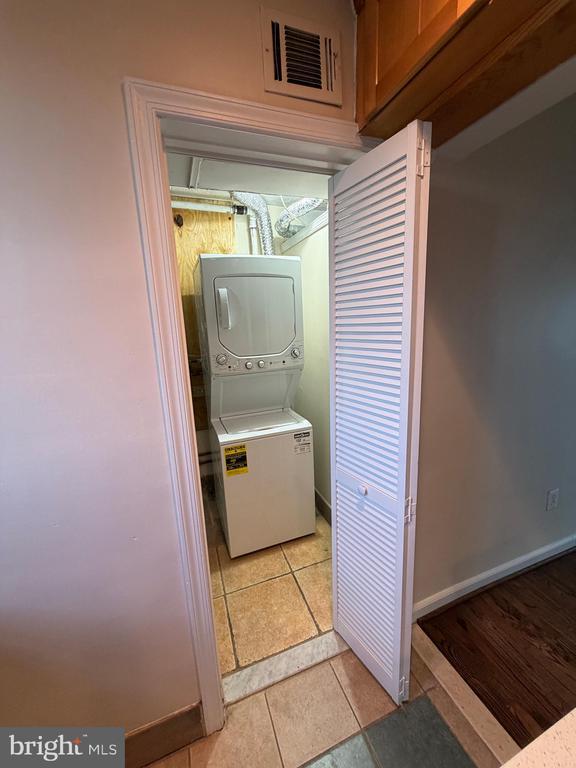 Building Photo - 3765 Mark Dr