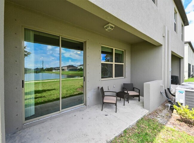 Building Photo - 736 Royal Empress Dr
