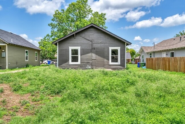 Building Photo - Well-maintained 4BD/2BA Home in Waco