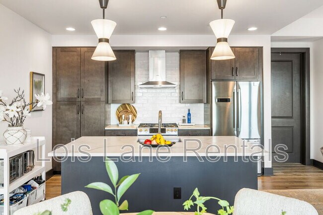 Building Photo - 5 Gadsdenboro St