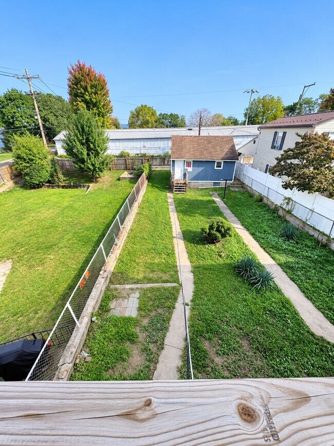 Building Photo - 650 N Mulberry St