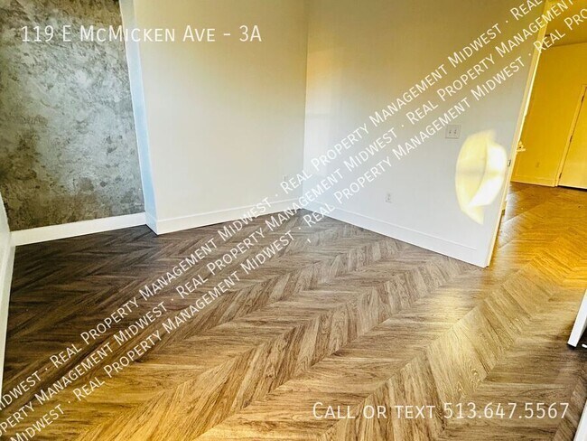 Building Photo - 119 E McMicken Ave