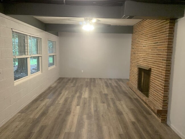 Building Photo - 2305 Domingo Dr