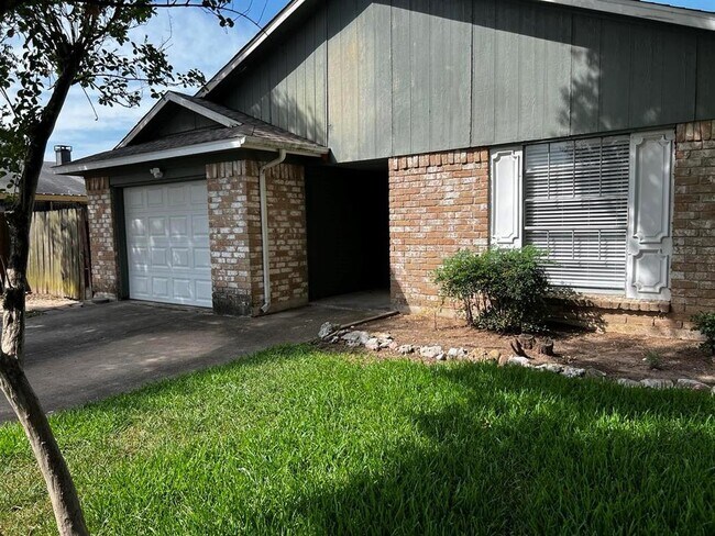 Building Photo - 22118 Singing Spurs Dr