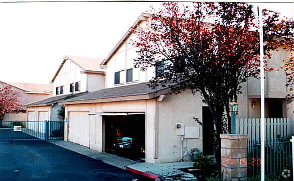 Building Photo - Kingsley Patio Homes