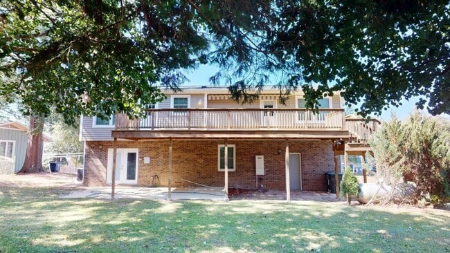 Building Photo - 110 Oakland Dr