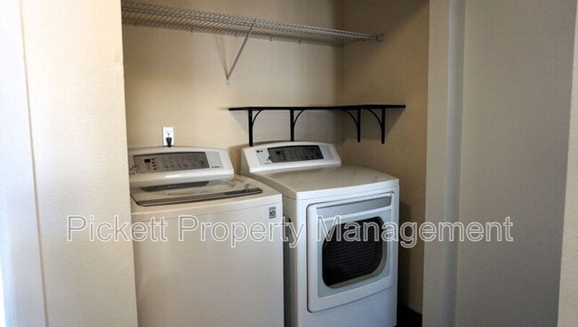 Building Photo - 4855 Bowwood Cir NE