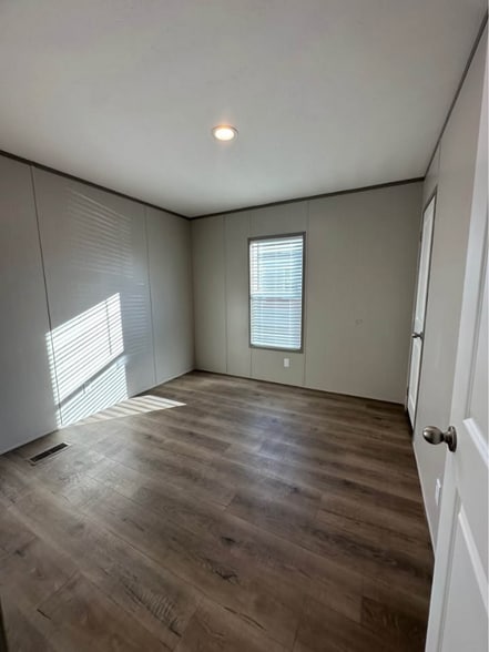 Building Photo - 10301 SE 29th St