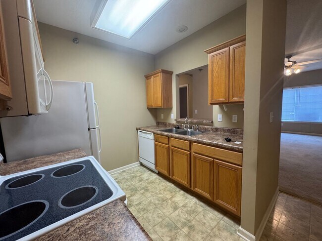 Building Photo - Spencers Crest Condominium