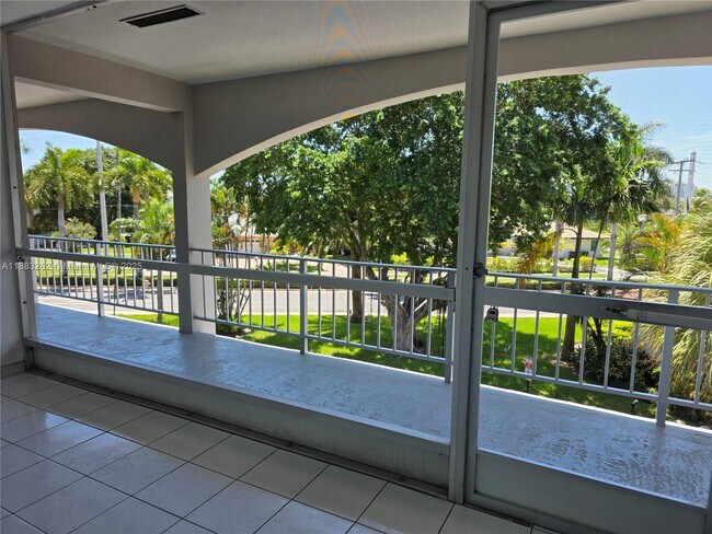 Building Photo - 501 Blue Heron Dr