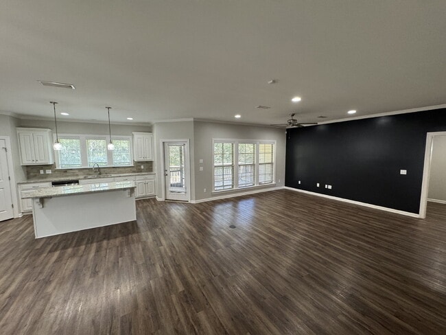 Building Photo - Available now FOR RENT in Dothan, AL!!