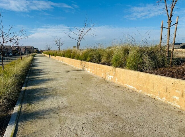 Building Photo - $2,550 Plum Tree, Move in Bonus $500 / Clovis Ave. & Shepherd, New 3 Bd House, Clovis, Heritage G...