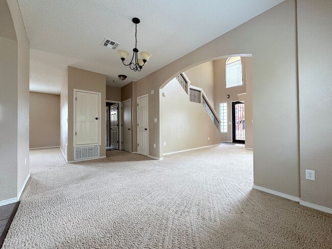 Building Photo - Sandstone Ranch Estates 3 Bed Refrig A/C!