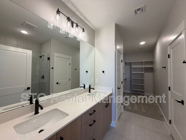 Building Photo - 577 E Hemsworth Ln
