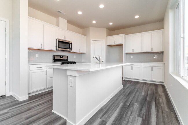 Building Photo - Scenic Auburn Living with Modern Comfort & Easy Seattle/Tacoma Access