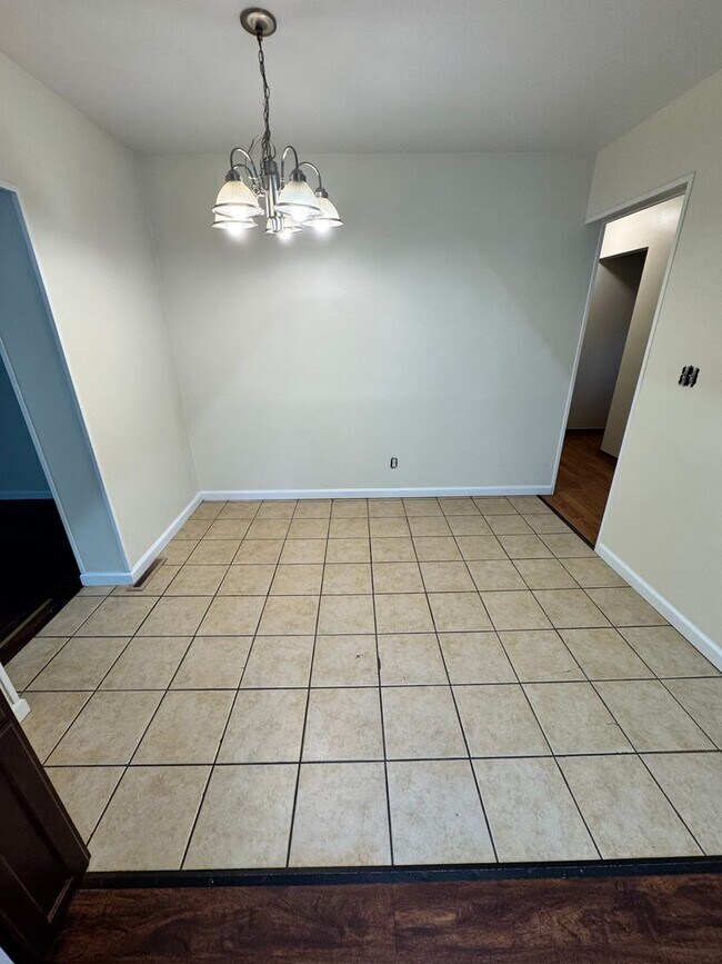 Building Photo - 4409 Sunnybrook Dr