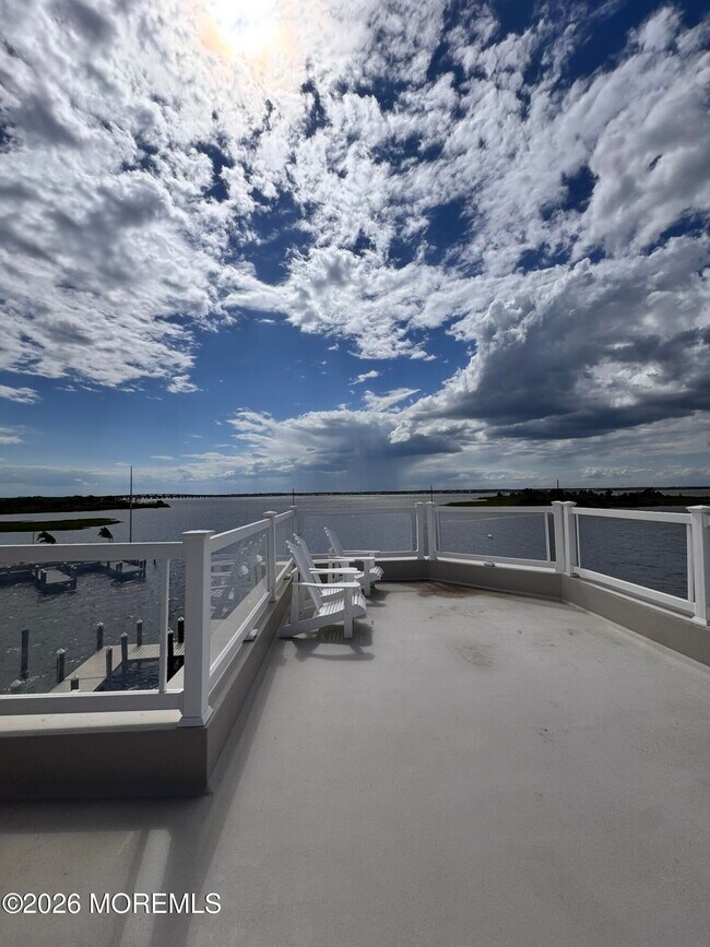 Building Photo - 27 6th Terrace