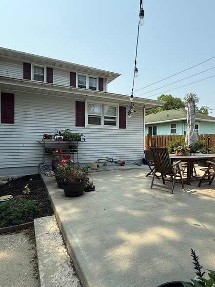 Building Photo - 809 Croghan Ave