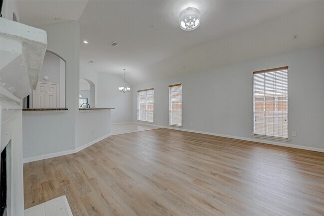 Building Photo - 3322 E Cedar Hollow Dr