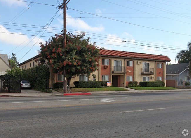Building Photo - 13841 Vanowen