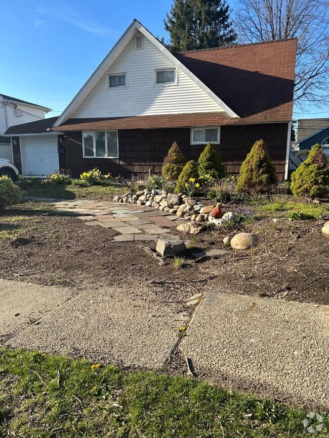 Building Photo - 178 Brittle Ln