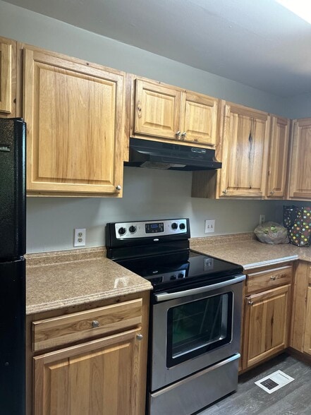Building Photo - 1704 Elbert Dr