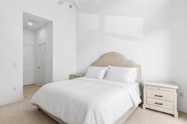 Building Photo - 701 S Olive Ave