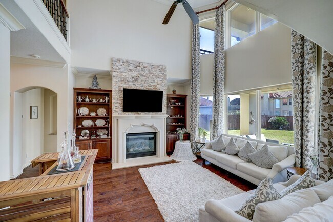 Building Photo - 14207 Bay Cliff Ct