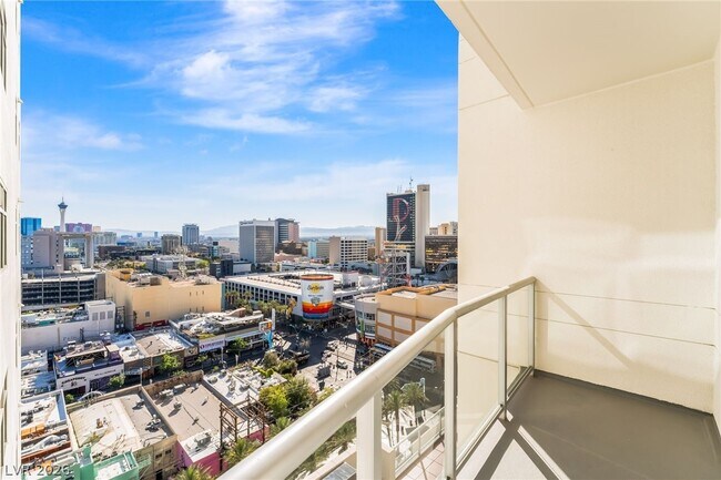 Building Photo - 150 S Las Vegas Blvd
