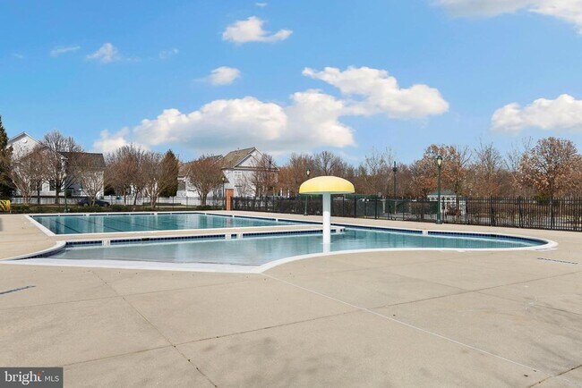 Building Photo - 709 Gaither Rd