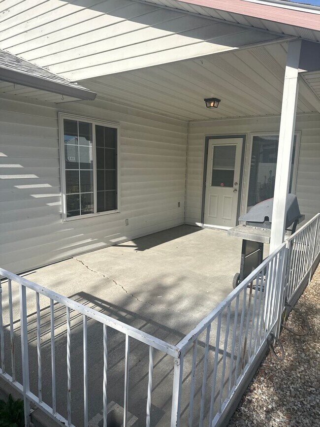 Building Photo - Tranquil & delightful 3-bedroom, 2-bathroo...