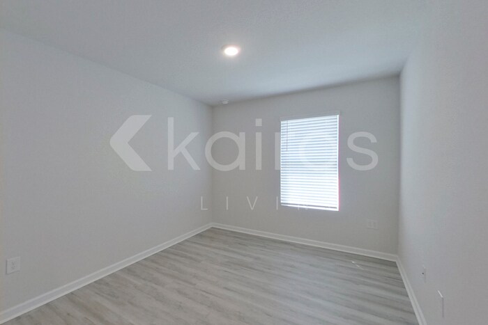 Building Photo - 389 Monarch Ln