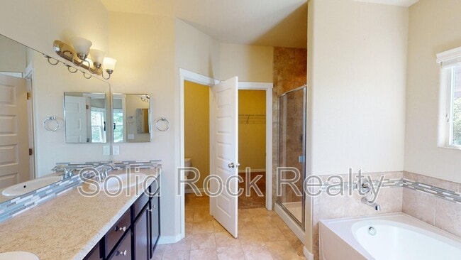 Building Photo - 1097 Antrim Loop