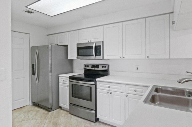 Building Photo - 3019 Alcazar Pl