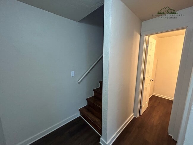 Building Photo - 953-955 N Cloverleaf Lp.