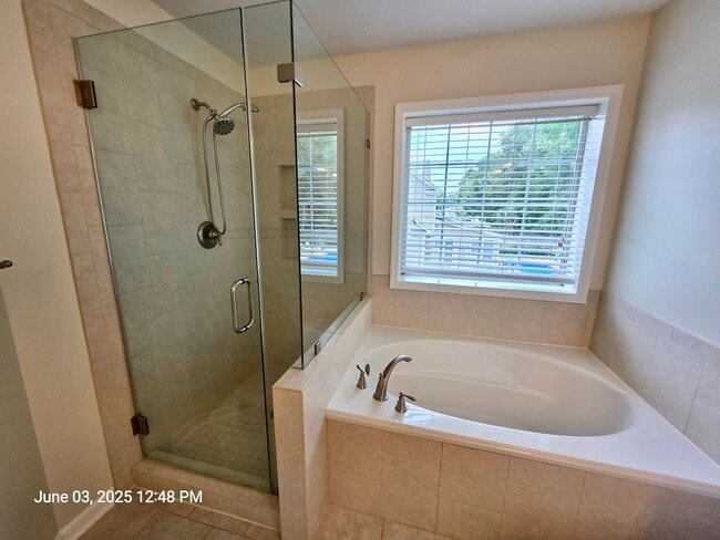 Building Photo - Thoughtfully updated 3 bedroom in Summervi...