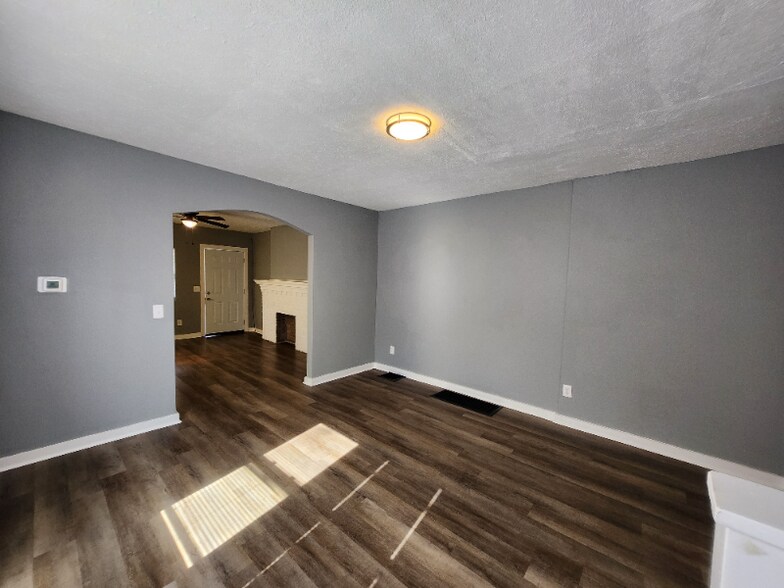 Building Photo - 478 S Richardson Ave