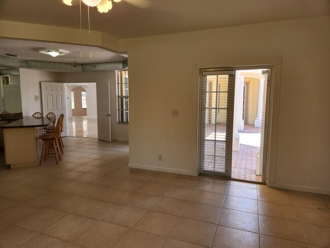 Building Photo - 17885 Fieldbrook Cir E