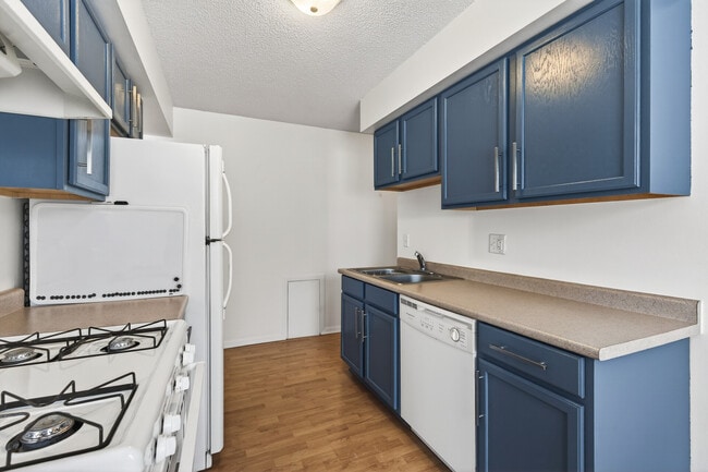 Building Photo - Rosco Apts- 2740