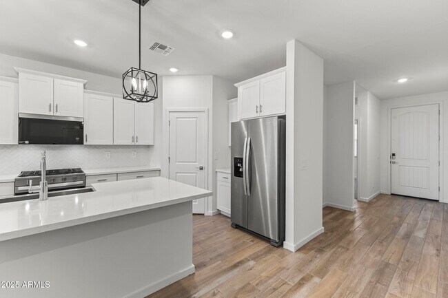 Building Photo - 15849 W Gray Fox Trl