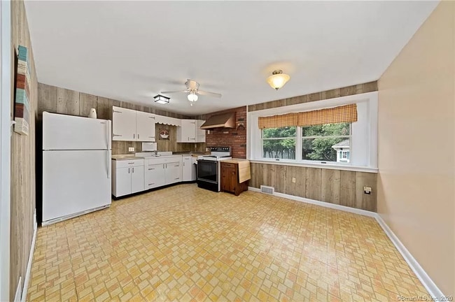 Building Photo - 73 Wepawaug Dr