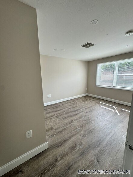 Building Photo - 23 Kenmar Dr
