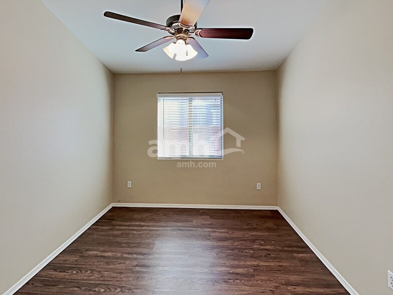 Building Photo - 4013 E Shadow Branch Dr