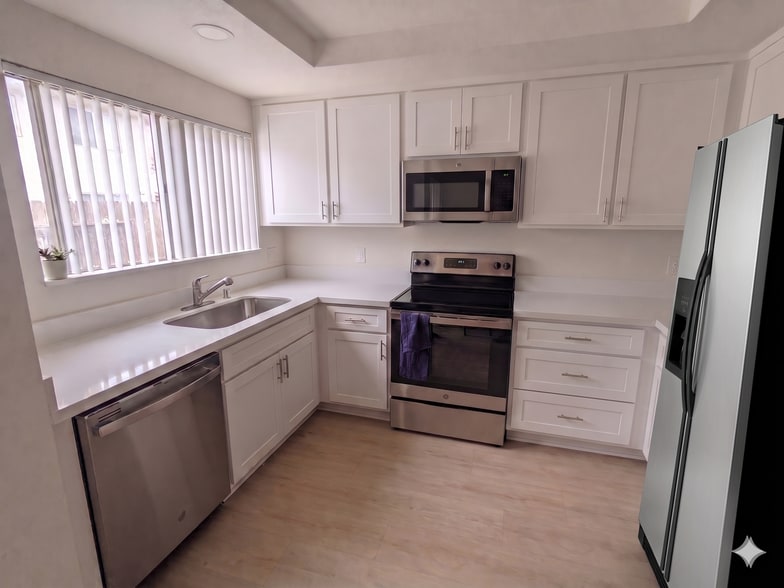 Building Photo - 4165 Tiberon Dr