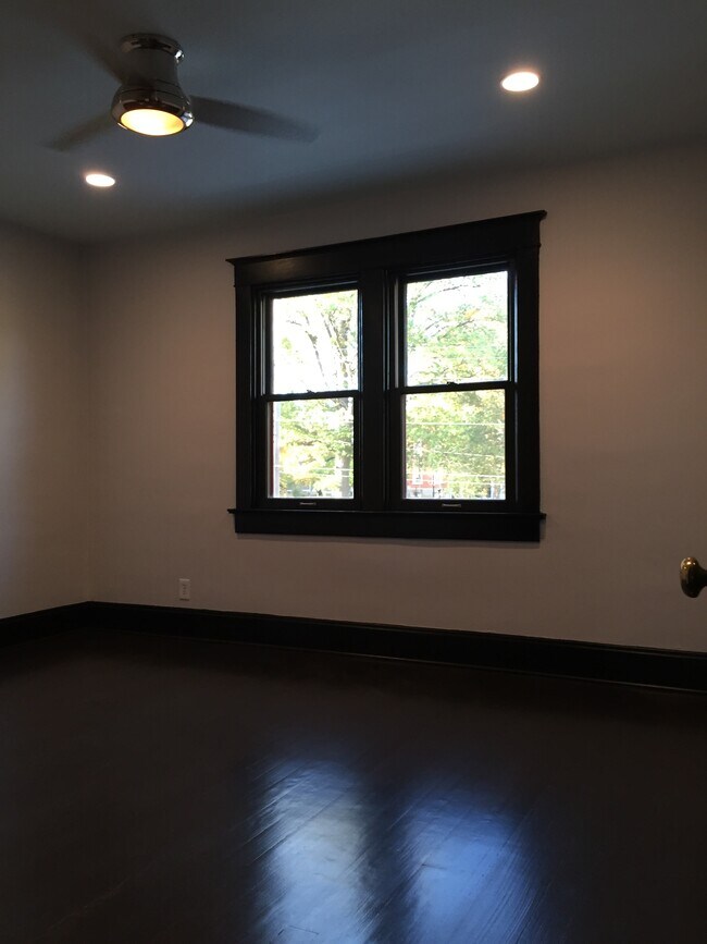 Building Photo - 1603 E Michigan St