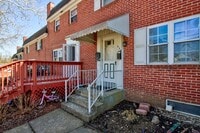 Building Photo - 824 Wabank St