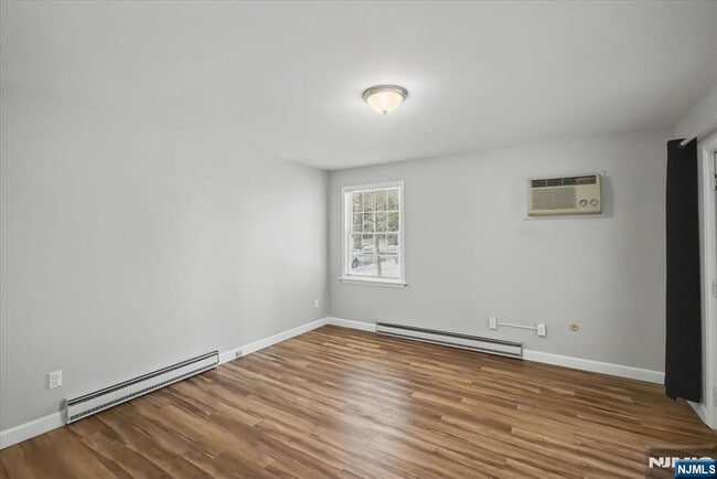 Building Photo - 85 Sheridan Ave