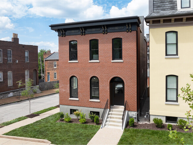 Walkable - Lafayette Square - 2245 Hickory St