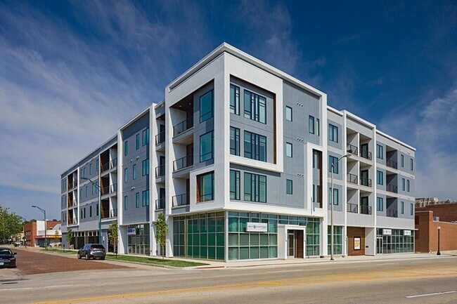 Interior Photo - 134 - 217 S Neil